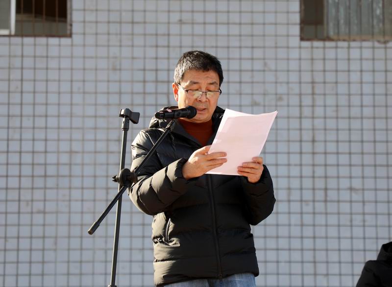 4、教務(wù)處處長薛冬宣讀《渭南技師學院關(guān)于獎勵第46屆世界技能大賽陜西省選拔賽獲獎學生的決定》.JPG 4、教務(wù)處處長薛冬宣讀《渭南技師學院關(guān)于獎勵第46屆世界技能大賽陜西省選拔賽獲獎學生的決定》.JPG
