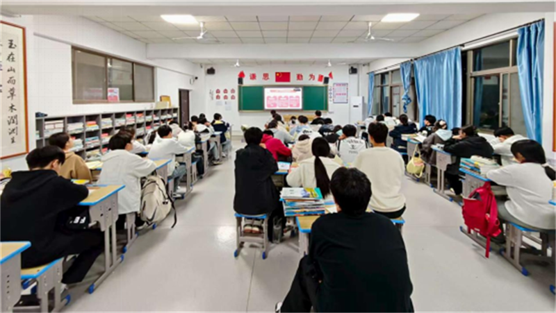 渭南工業(yè)學校綜合高中部法律大講堂通訊�?29.png 渭南工業(yè)學校綜合高中部法律大講堂通訊�?29.png