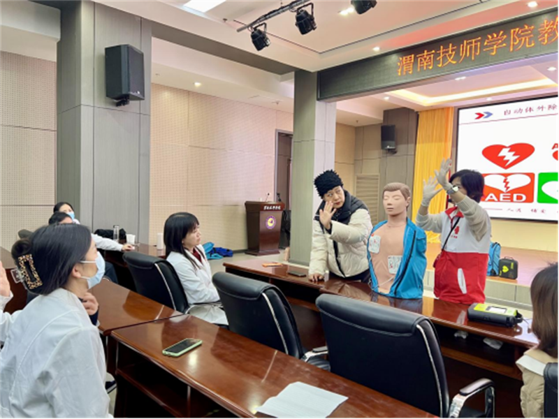 12-11(�����?��(y��ng)�����o(h��)��Ӗ(x��n)�x�ܽ��T�?���ΌW(xu��)Ժ��ȫ���ϡ��������мtʮ�֕��M(j��n)У�?- ����1020.png